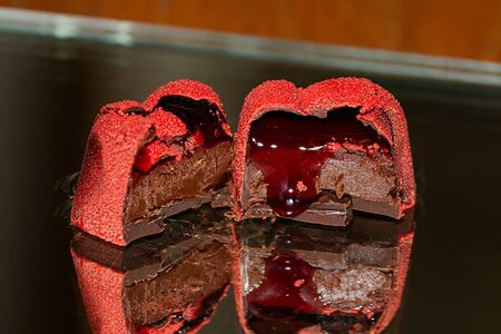 Конфета Вишня-горький шоколад