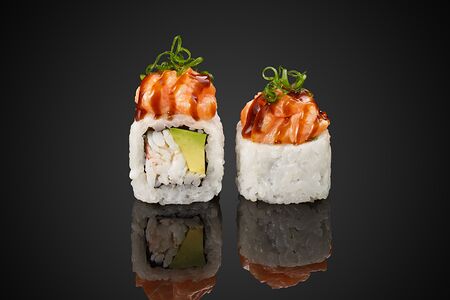 Ролл Острый лосось с крабом