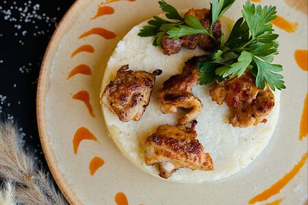 Эларджи с курицей и соусом баже