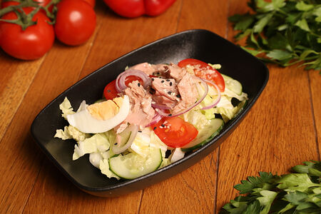 Салат с тунцом