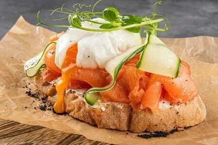 Брускетта с лососем