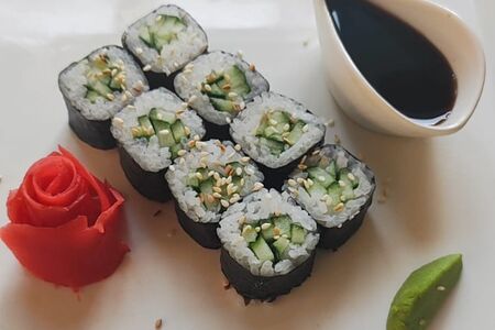 Ролл с огурцом