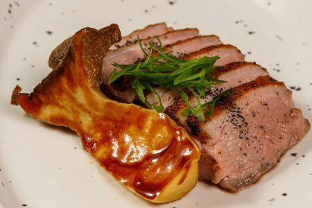 Утка тэппанъяки с маринованным грибом эринги