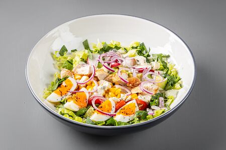 Американский кобб-салат с курицей