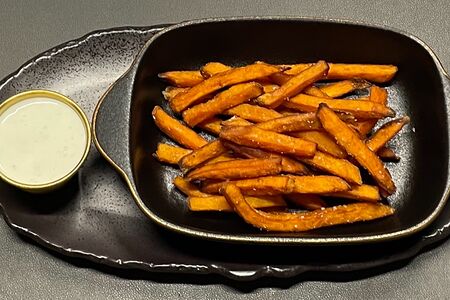 Батат фри с сырным соусом 