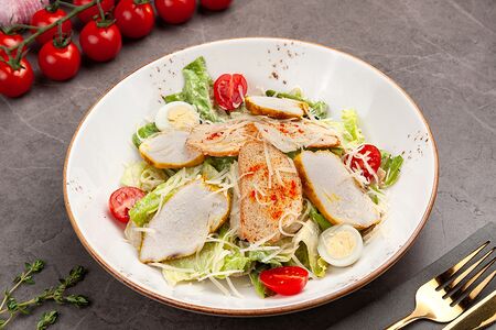 Салат Цезарь с курицей