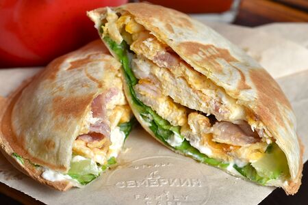 Ринг-сэндвич скрембл с беконом