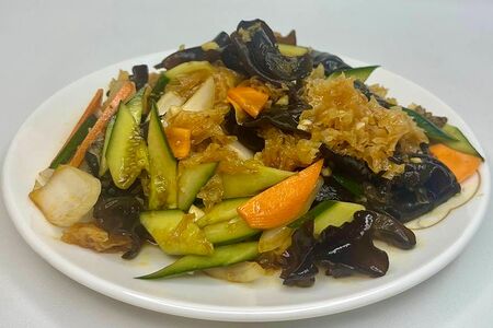 1018 Салат с древесным и серебристым грибом