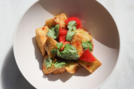 Хрустящие баклажаны с томатами и чили