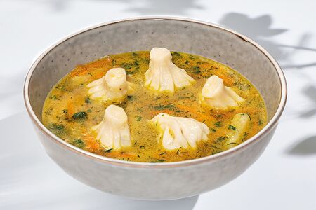 Куриный суп с мини-хинкалями