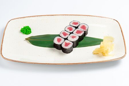 Ролл с тунцом