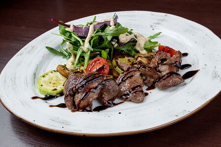 Салат с печенью кролика