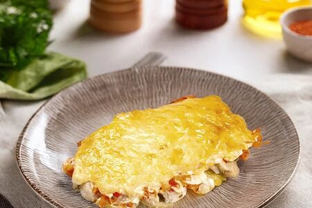 Куриное филе под сырно-овощной шубкой