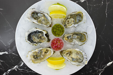 Шесть устриц Фин де Клер 