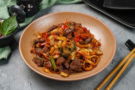 Удон с говядиной