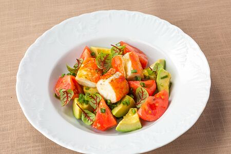 Овощной салат с крабом 