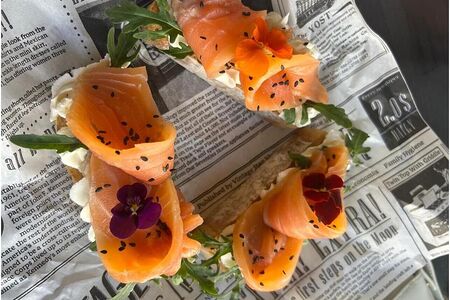 Брускетта с семгой 