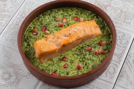 Семга с соусом киндзмари