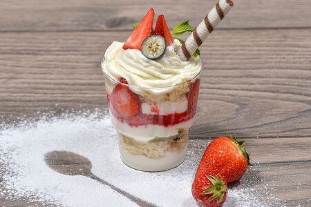 Трайфл ягодный  