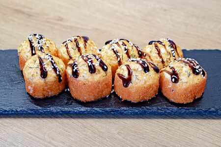 Роллы запечённые с лососем