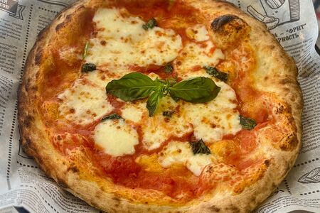 Неаполитанская пицца Маргарита  