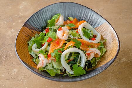 С лососем и морепродуктами в соусе сливочный васаби