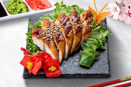 Сашими Угорь