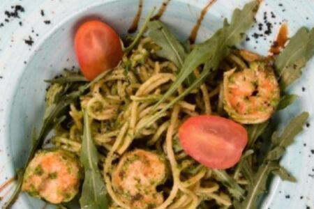 С креветками в соусе песто