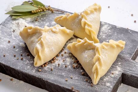 Треугольники Халяль из рубленой говядины 