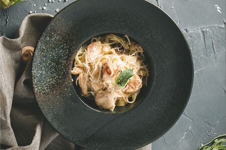 Феттуччине с грибами и курицей