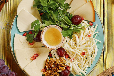 Ассорти из грузинских сыров