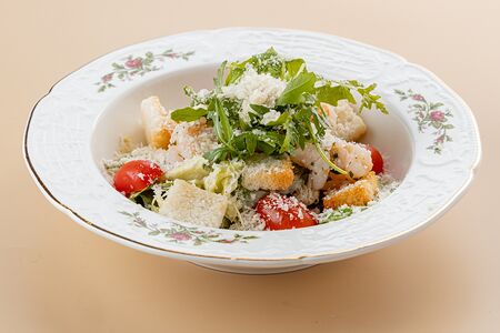 Салат Цезарь с креветками 