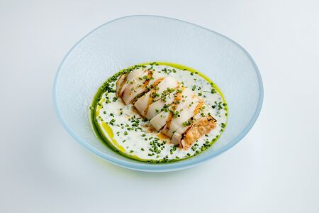 Кальмар, фаршированный лососем и соусом Окрошка