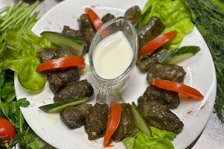 Долма в винoградных листьях