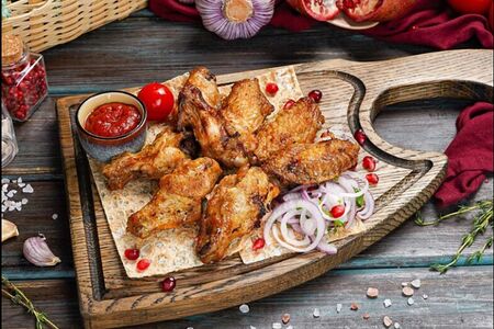 Куриные крылышки на углях