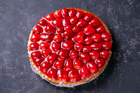 Тарт клубничный целый