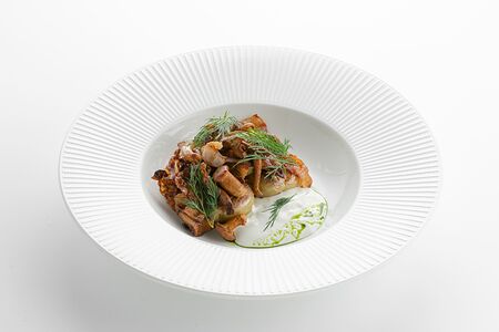 Мятый картофль с лисичками и лардо