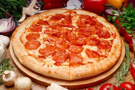 Пепперони с болгарским перцем на пышном тесте