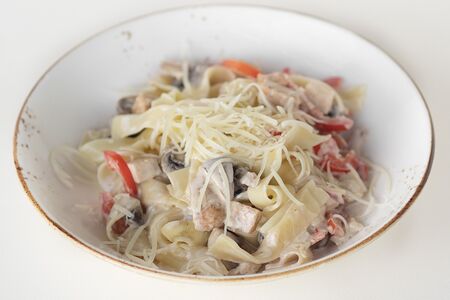 Паста с курицей и грибами