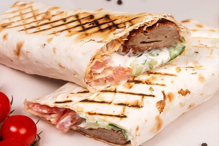 В лаваше из люля-кебаб говядина-свинина