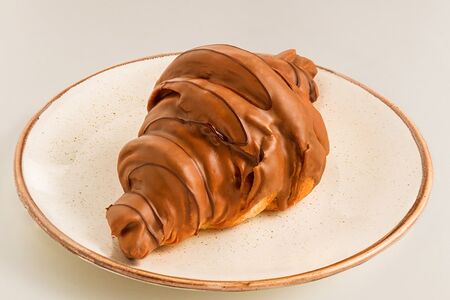Круассан с шоколадным кремом