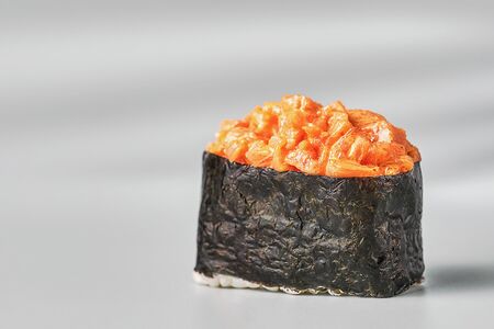 Гункан Тунец спайси