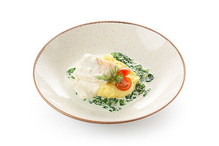 Треска со сливочно-шпинатным соусом и картофельным пюре