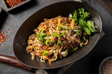 Лапша удон с уткой по-пекински