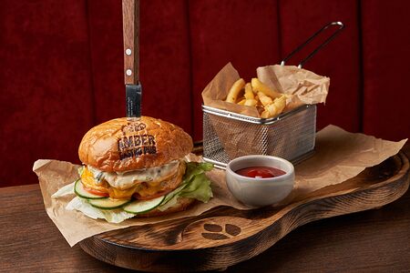 Бургер с котлетой из курицы