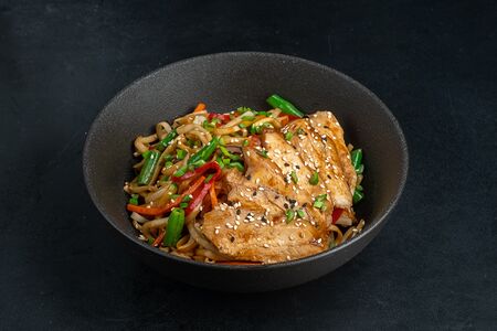 Вок с курицей