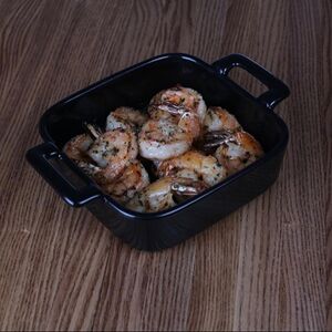 Ароматные креветки в чесночном масле