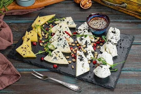 Ассорти европейских сыров