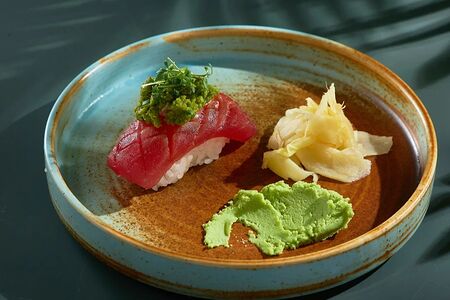 Никкей Тунец с гуакамоле