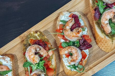 Брускетта с творожным сыром